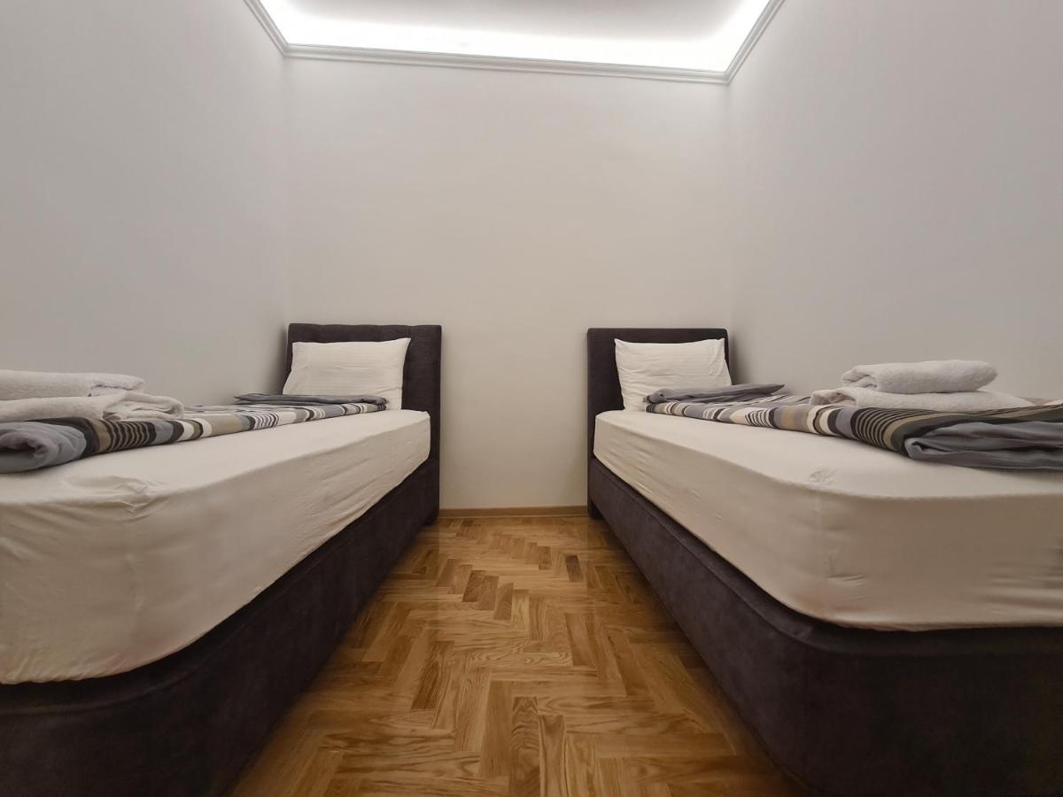 Crown Apartment - Your Most Comfortable Stay Belgrado Exterior foto